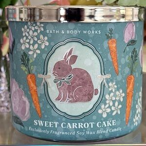 🆕🥕 BATH & BODY WORKS “SWEET CARROT CAKE” 3-WICK CANDLE. BRAND NEW. SOY WAX BLEND